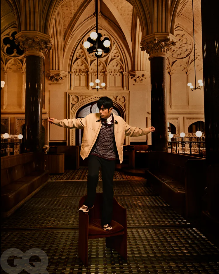 周杰倫身著Dior登上雜誌封面。《GQ》提供