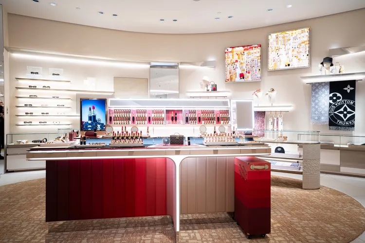 LV全新彩妝系列銷售空間。品牌提供