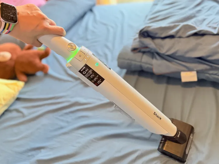 Shark EVOPOWER NEO+搭配單支握把設計。趙筱文攝