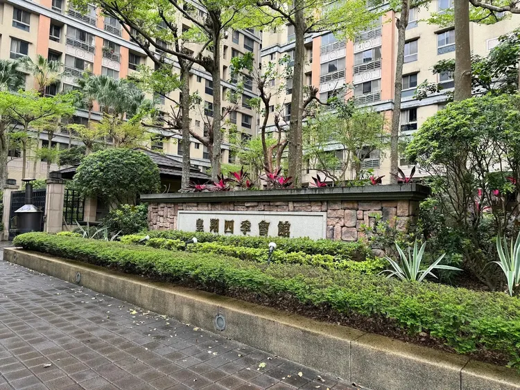 沈翁房產辦理房屋抵押設定與借貸，現場遺有不明人士控制其人身自由。服務處提供