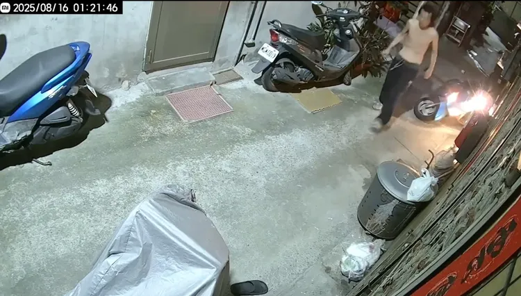 紀男犯案後離開現場。翻攝游金隆臉書