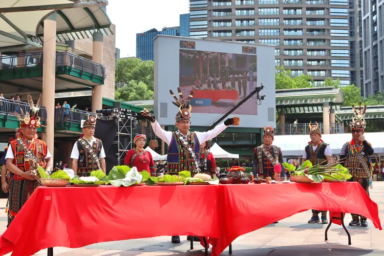 新北原民各族進行祈福儀式。原民局提供