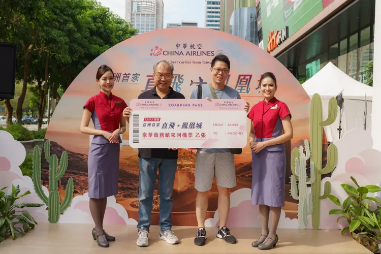 今（20日）舉辦民眾體驗活動，並送出商務艙來回機票。華航提供