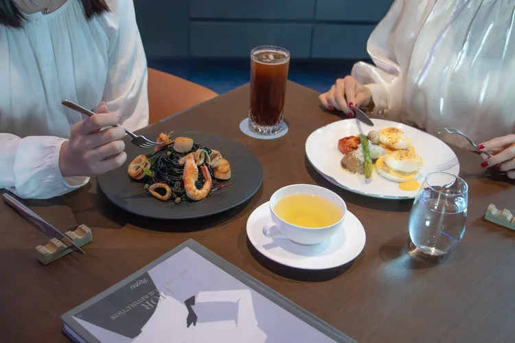 午前時光最適合悠閒自在地在然一酒店慢享一餐。然一酒店提供