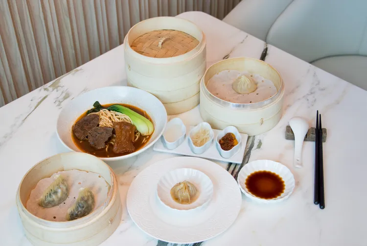 THE AMNIS然一酒店攜手鼎泰豐即日起推出高雄最矚目的奢華早午餐體驗。然一酒店提供