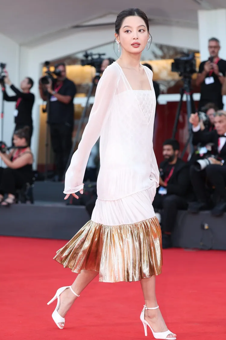 辛芷蕾封后當天，同樣演繹香奈兒2025/26秋冬高級訂製服系列。品牌提供