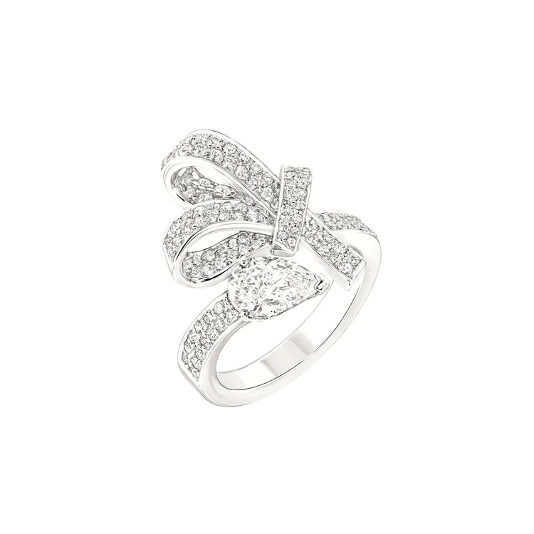 香奈兒頂級珠寶RUBAN戒指。品牌提供