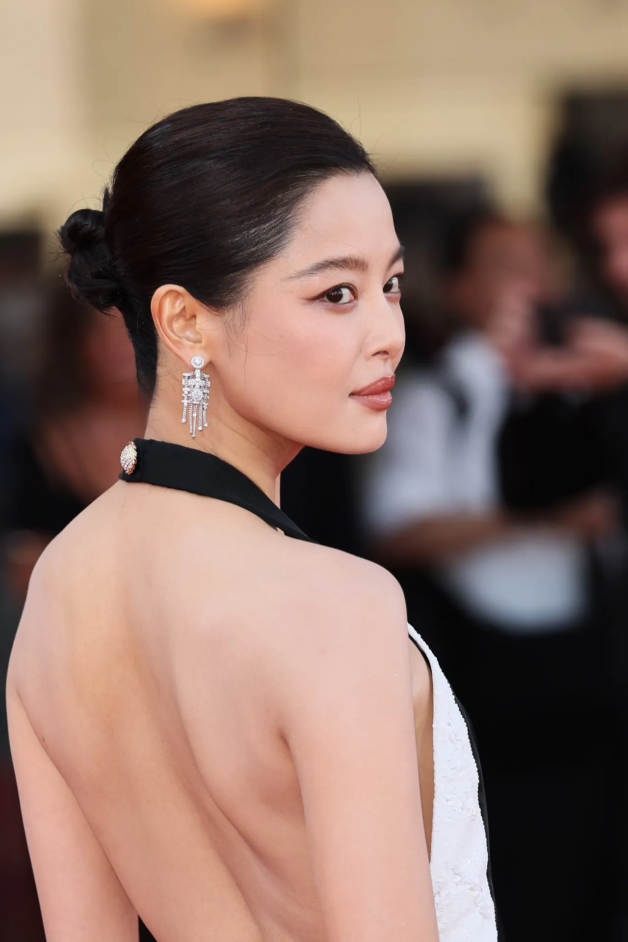 辛芷蕾配戴香奈儿顶级珠宝TWEED BRODÉ系列作品。品牌提供