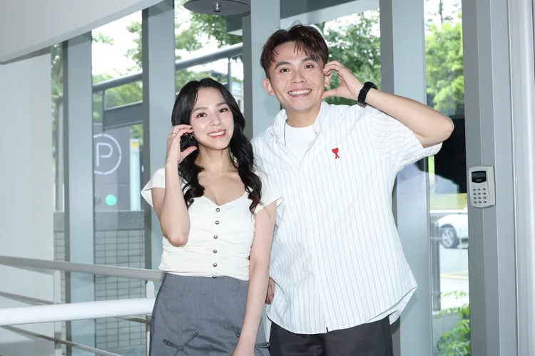 熊熊（右）和黃豪平今天出席《戀愛熊天平》記者會。節目提供