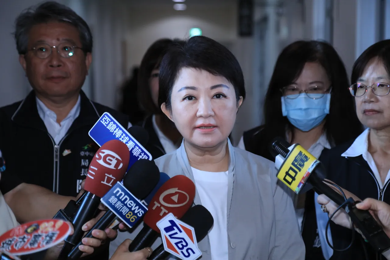 卢秀燕表示,台中每年预算约2千亿元,若普发现金5万须1400亿元,市政预算只剩下约三成左右。民众提供