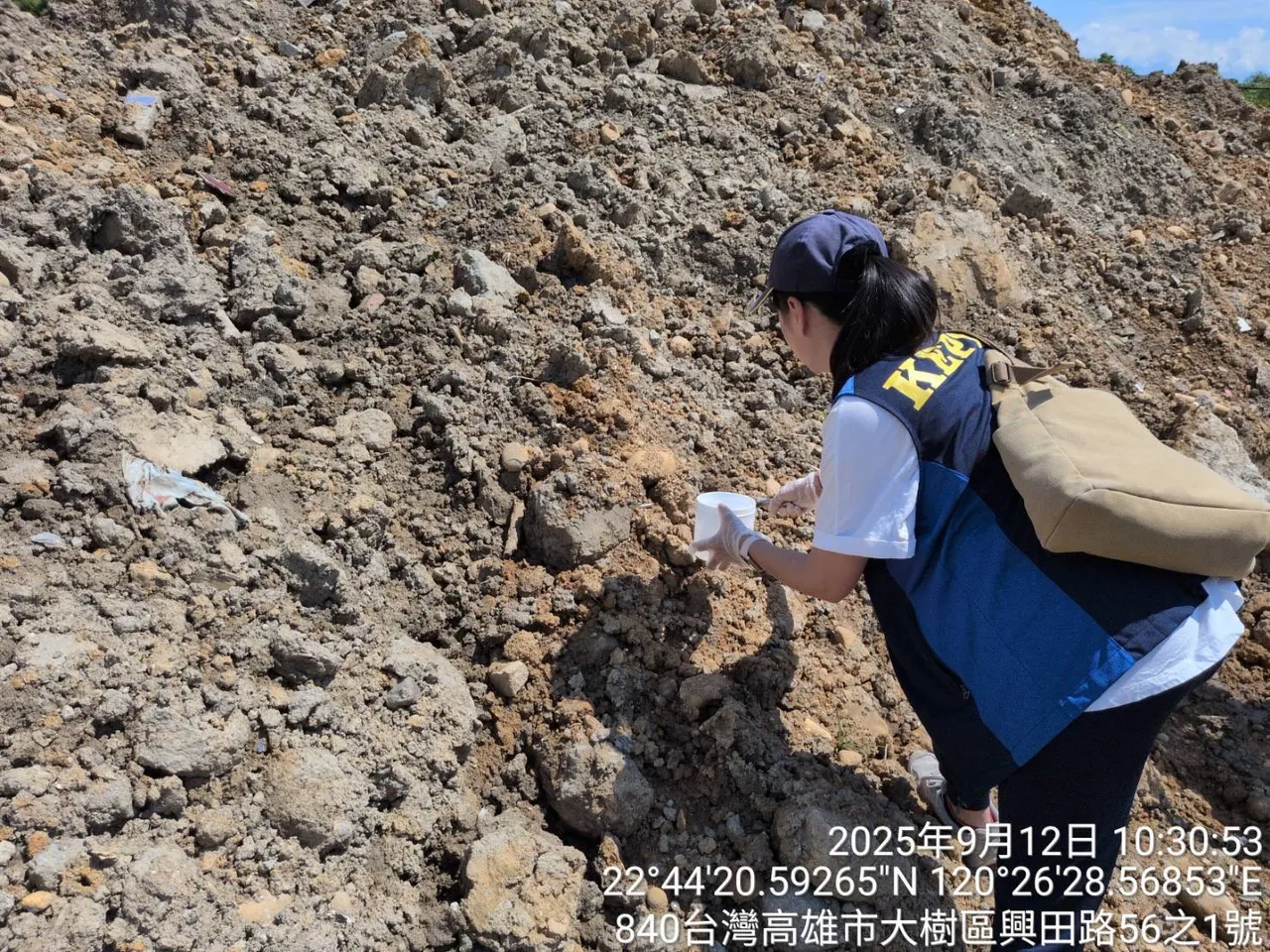 現場面積約0.2公頃,高市環保局人員採樣送檢以確定汙染程度,開罰600萬元並移送法辦。環保局提供