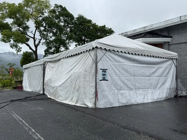 光復鄉4鄰的陳姓鄰長26日外出勘災，不幸連人帶車遭洪水沖走身亡。中央社