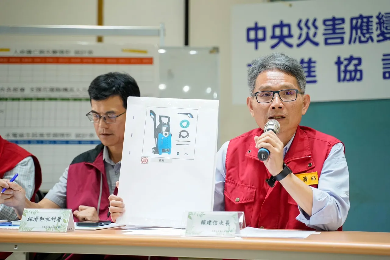 经济部次长赖建信进驻花莲光复乡前进协调所。行政院提供
