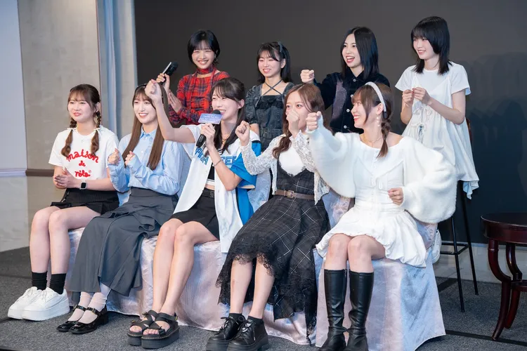 副隊長牧野真莉愛（前排中）是火腿鬥士隊鐵粉，當場唱起陽岱鋼的應援歌。Welcome Music提供