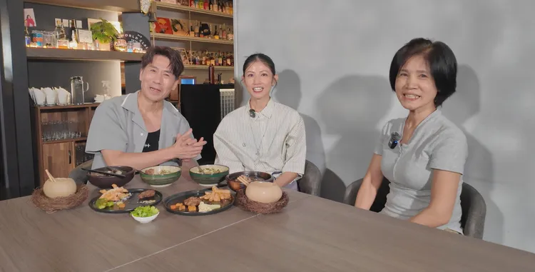 李千娜第一次在節目上與媽媽同台。《大牛比較攬》提供