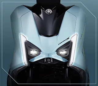 全車系同步升級LED燈具，搭配小型化投射式魚眼頭燈，帶來高亮度 照明與清晰辨識度。原廠照片