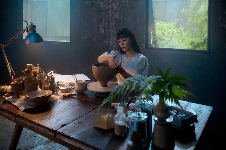 丁噹為新歌《泥娃娃》挑戰詭魅聲線。相信音樂提供