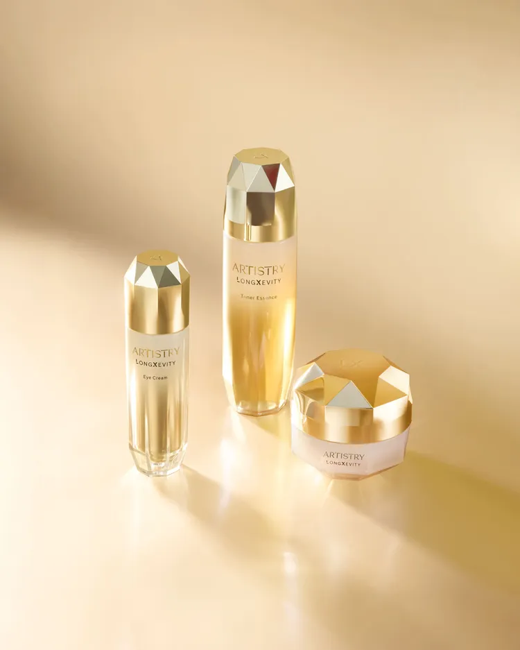 雅芝全新時光金耀系列。品牌提供