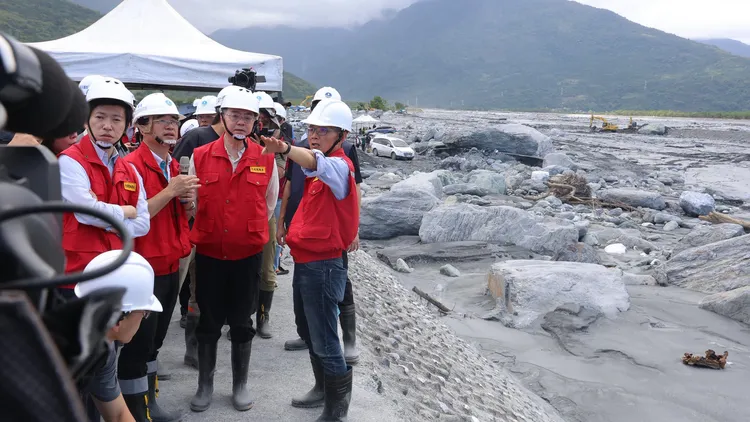 卓榮泰勘災。翻攝自卓榮泰臉書