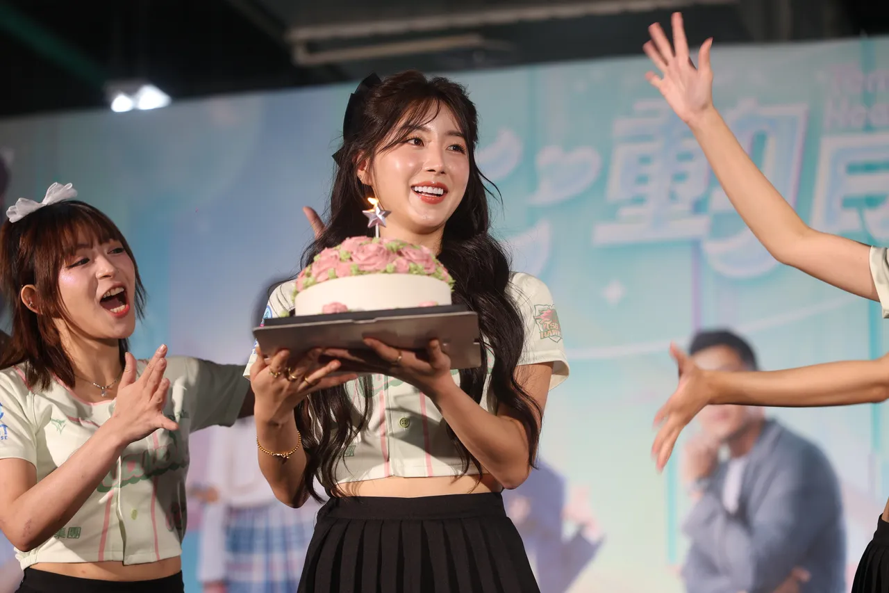 台钢提前为安芝儇庆生。桂田文创提供