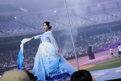 安芝儇连两天大巨蛋表演引话题 台钢提前为她庆生、郑恩地嗨唱〈MR. CHU〉