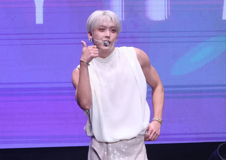 尹產賀穿短袖，露出健壯臂肌。莊宗達攝