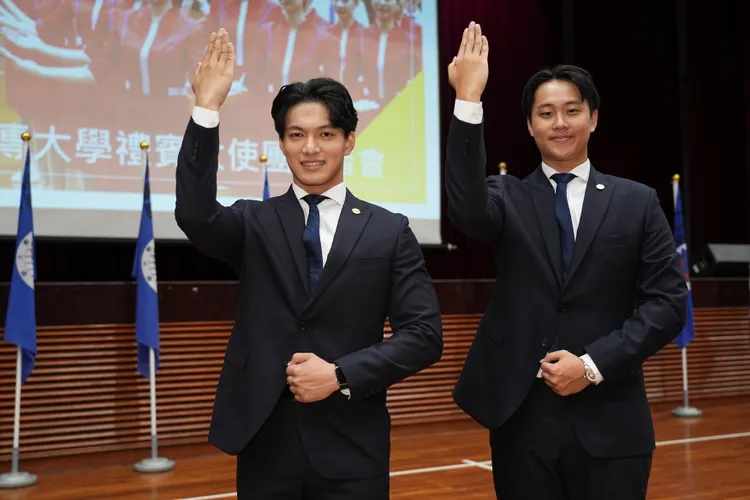 禮賓大使團男隊長馮任遠（右）神似大谷翔平、團員鄭永安（左）神似池昌旭。彭欣偉攝