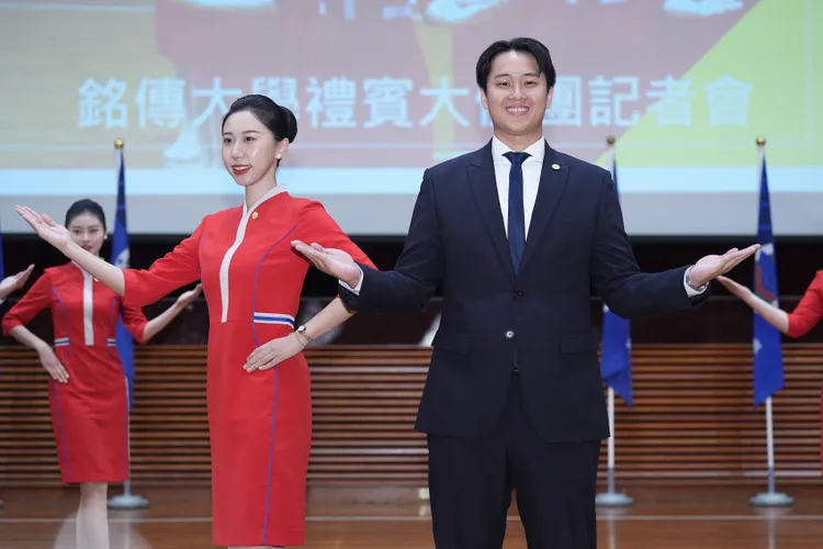 銘傳大學國慶禮賓大使團。彭欣偉攝