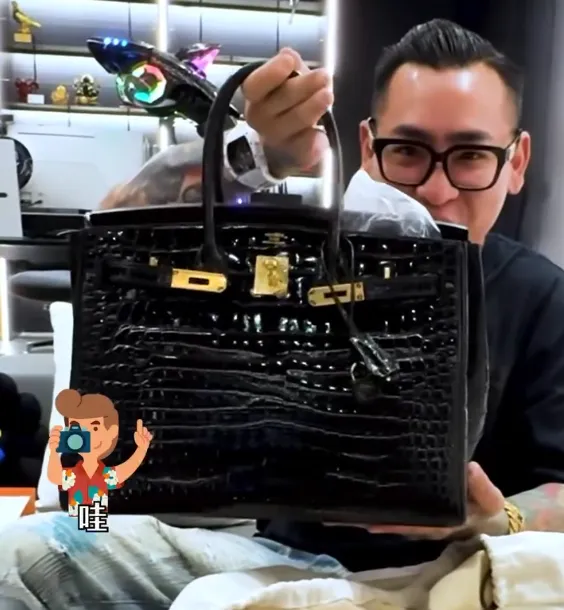 蹦闆對這只包包很珍惜，捨不得用。翻攝蹦闆IG