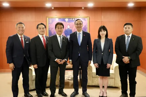 朱立伦接见日本东京大学松田康博访团 就「3大议题」交换意见
