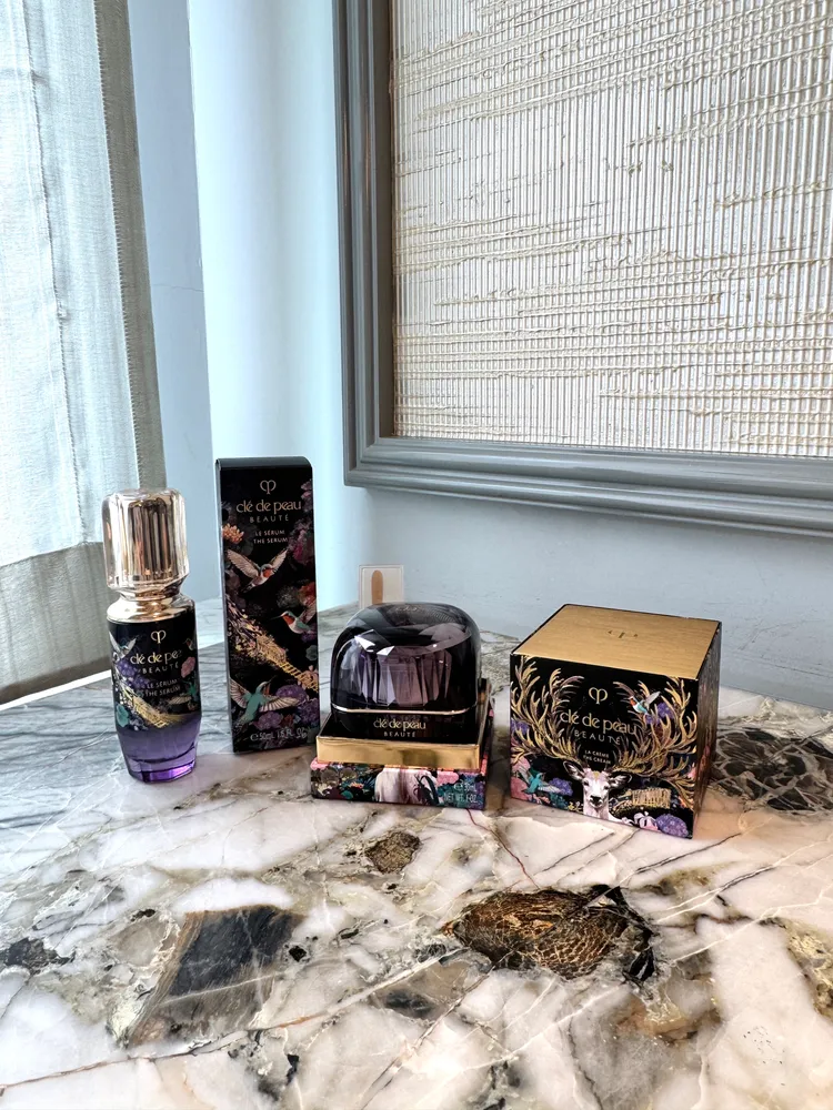 肌膚之鑰揭曉2025年度藝術聯名「奇幻列車」精質乳霜限量版。張家玲攝