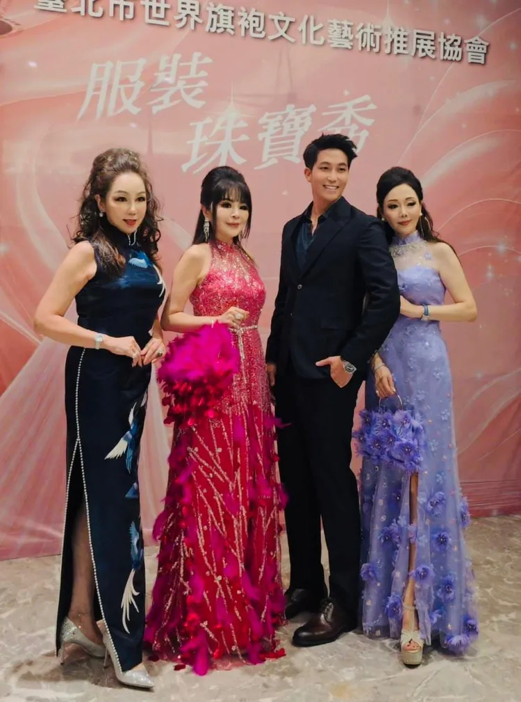 台北世旗名譽會長金文雯(左起)，台北世旗創會長林品君，吳翔震，台北世旗二副會長朱晴暖，開心合影。經紀人提供