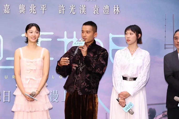 陳澤耀（中）分享拍攝秘辛，右為韓佩瑤。莊宗達攝