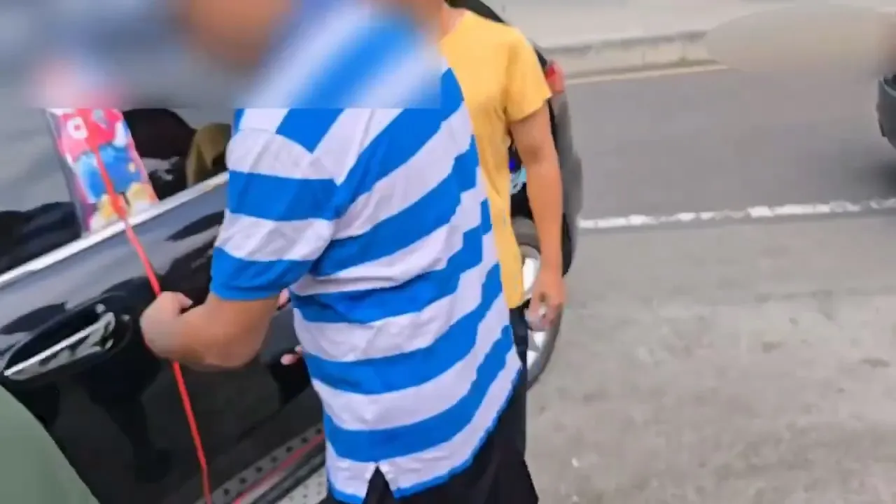 黄姓男子昨天在国道仅因行车纠纷就持空气镇暴枪朝对方开枪,今天被警方逮捕。民众提供