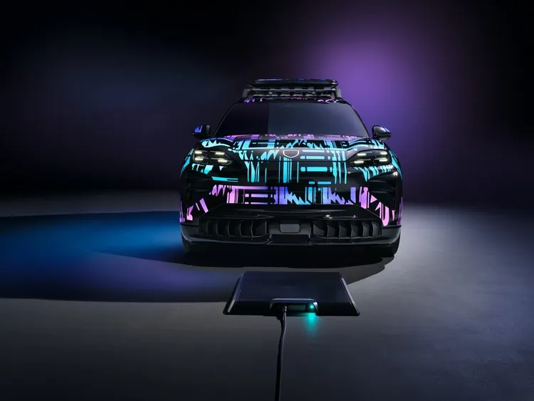 這套Porsche Wireless Charging系統功率最高可達11kW，效能達90%，與AC交流充電效率相當。原廠照片