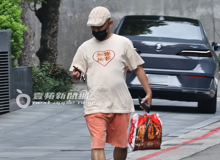 黃子佼挺著圓滾滾的大肚腩，讓人不禁多看幾眼。特勤中心攝