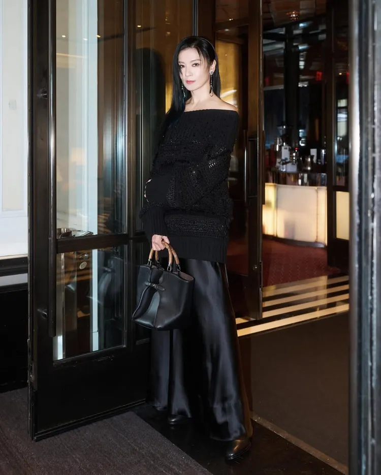林熙蕾搶先拎起全新竹節手提包。翻攝林熙蕾IG