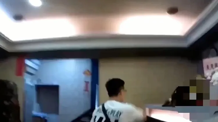 警方執行搜索。警方提供