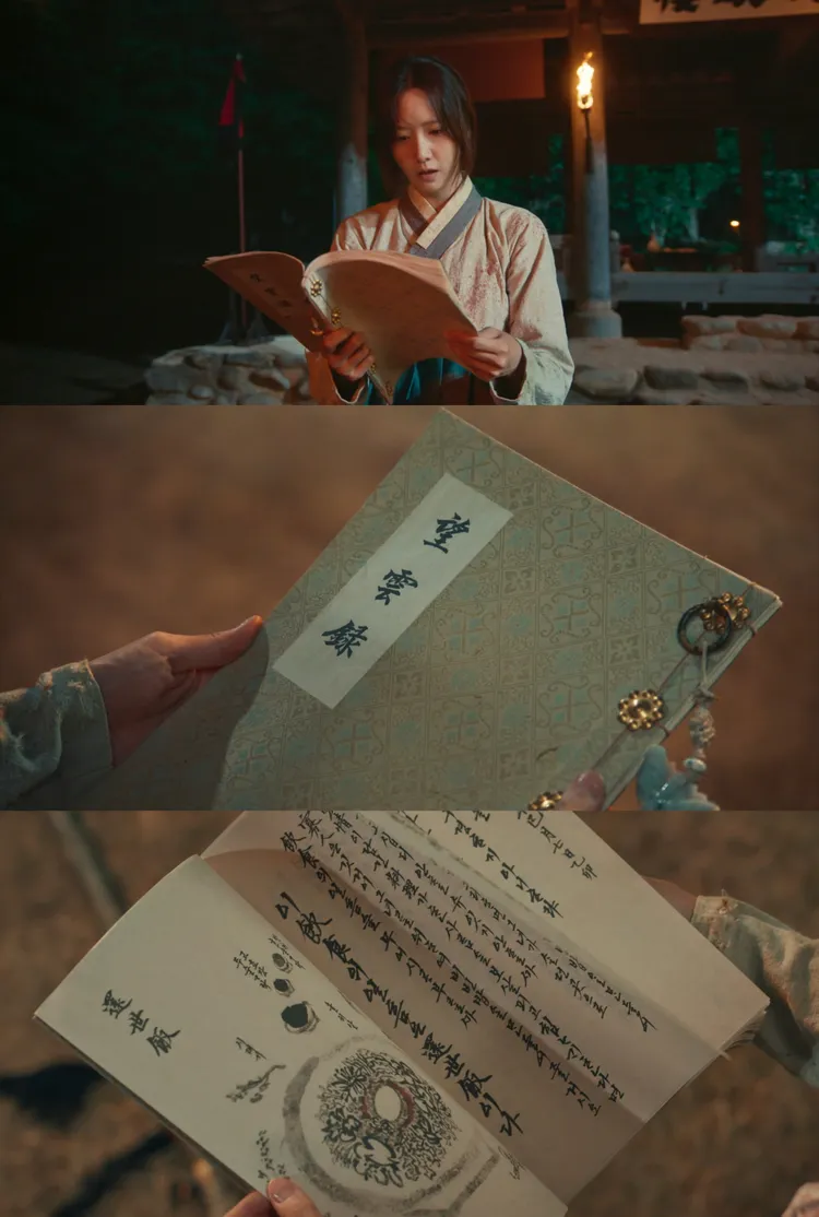 潤娥《暴君的廚師》第12集發現讓她穿越古書《望雲錄》是李彩玟所寫，「還世飯」讓她重回現代。翻攝Netflix