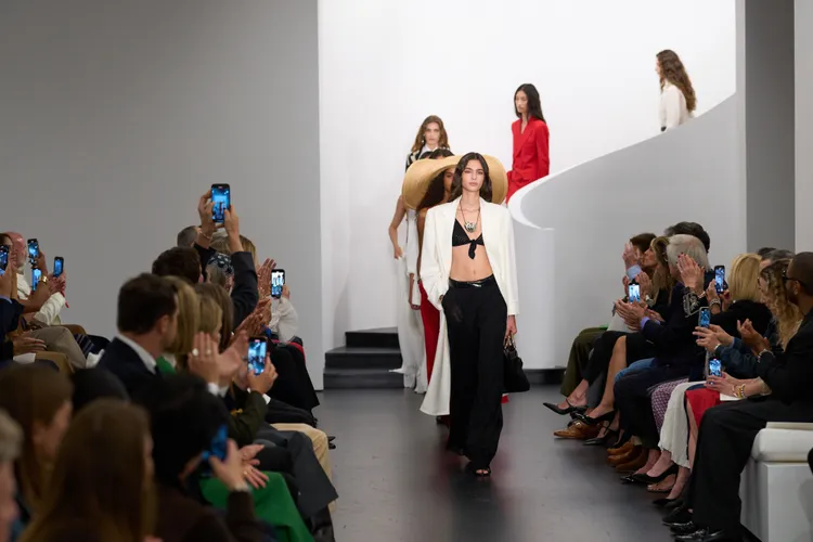 RALPH LAUREN本季回到紐約公司總部呈獻全新女裝系列。品牌提供