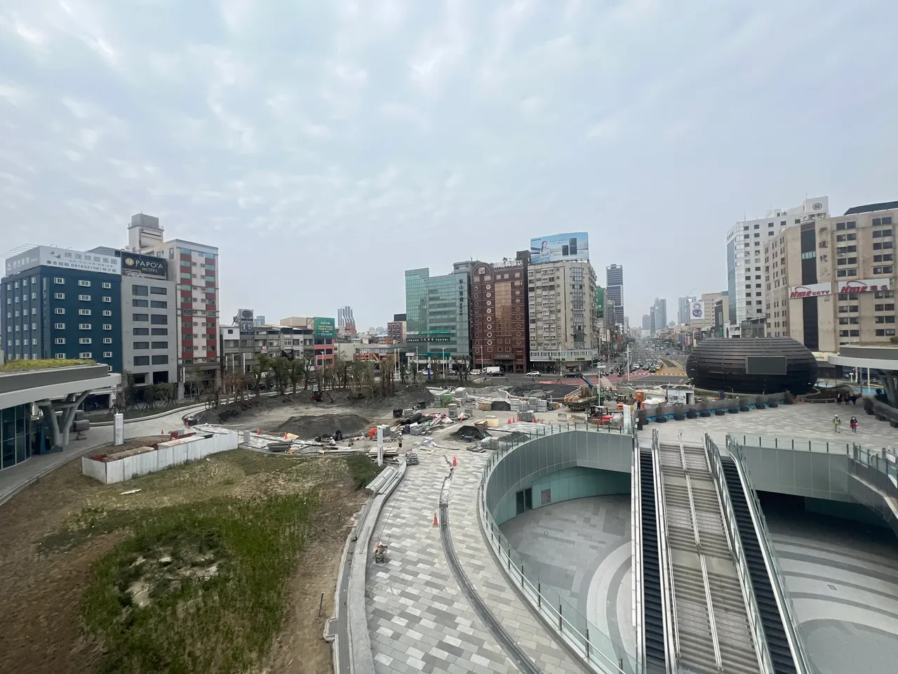 台铁地下化加上高雄车站改建,让区段过去十余年来都属一座大工地,如今又将面临高铁施工问题。叶家铭摄