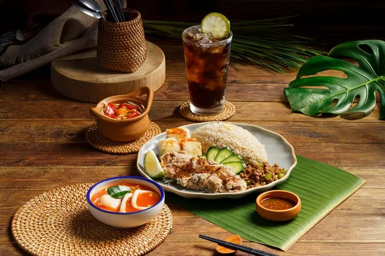 平日個人獨享餐泰式椒麻雞328元。業者提供