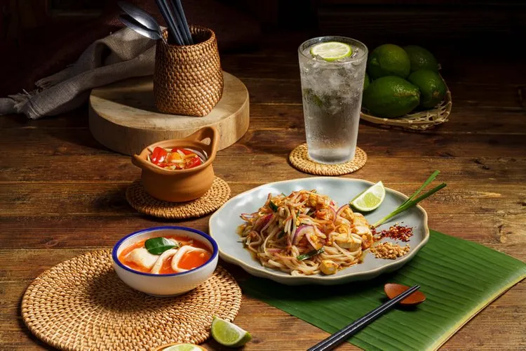 平日個人獨享餐泰式炒河粉298元。業者提供