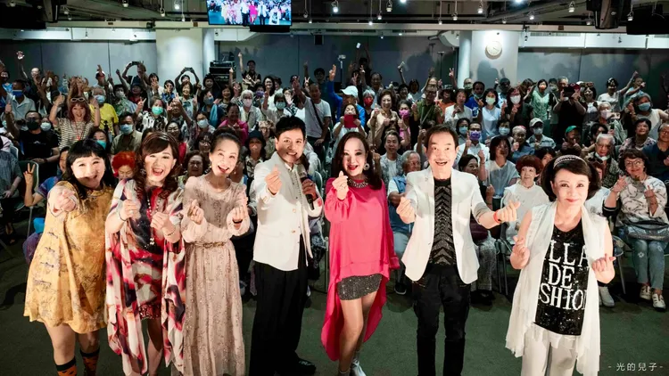 馬妞（左起）、陳明珠、金佩姗、陳凱倫、金燕、楊懷民、張琴等當天參與公益演唱會。陳凱倫提供