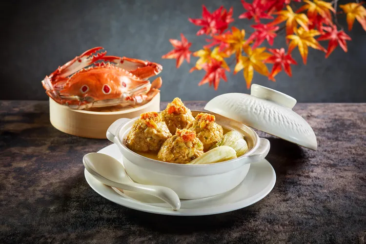 「蟹粉獅子頭娃娃菜」以金湯為底，口感蓬鬆軟嫩，鮮美噴香。業者提供