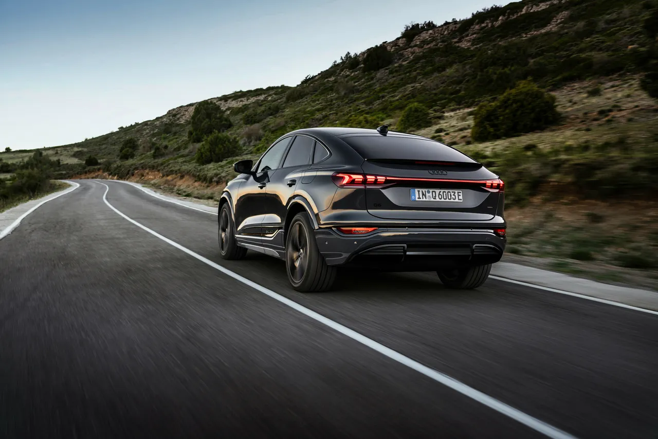 Q6 Sportback e-tron quattro S line运动版则升级为智慧型四驱,最大可输出387匹马力。业者提供