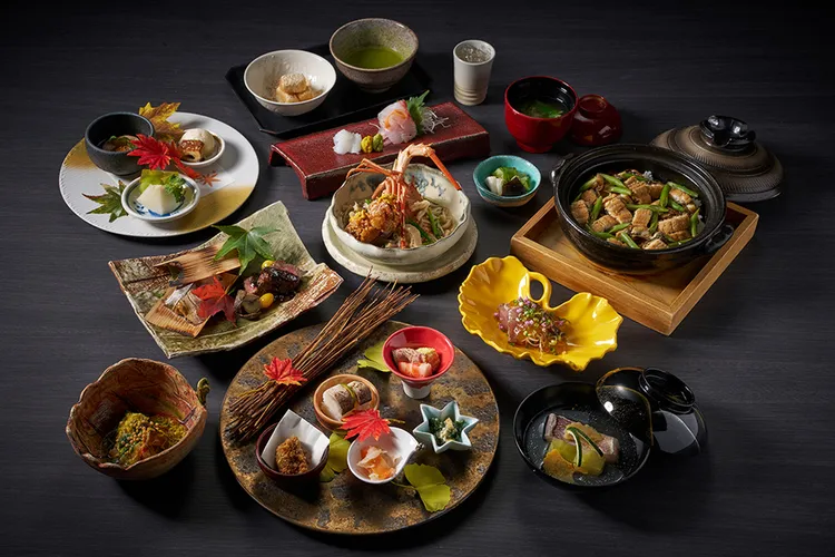 台北美福邀請靜岡縣濱松市「懷石 一木」餐廳的料理長一木敏哉客座晴山日本料理，即日起推出「食之都美食大使 匠心旬味」秋季套餐，晚間每位4980元+10%。台北美福大飯店提供