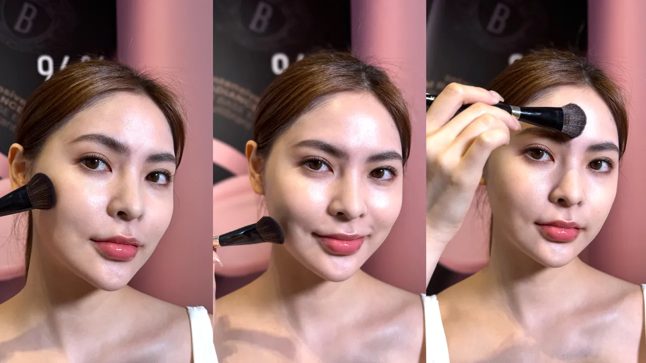 Model示范搭配刷具使用,打造自然妆感。张家玲摄