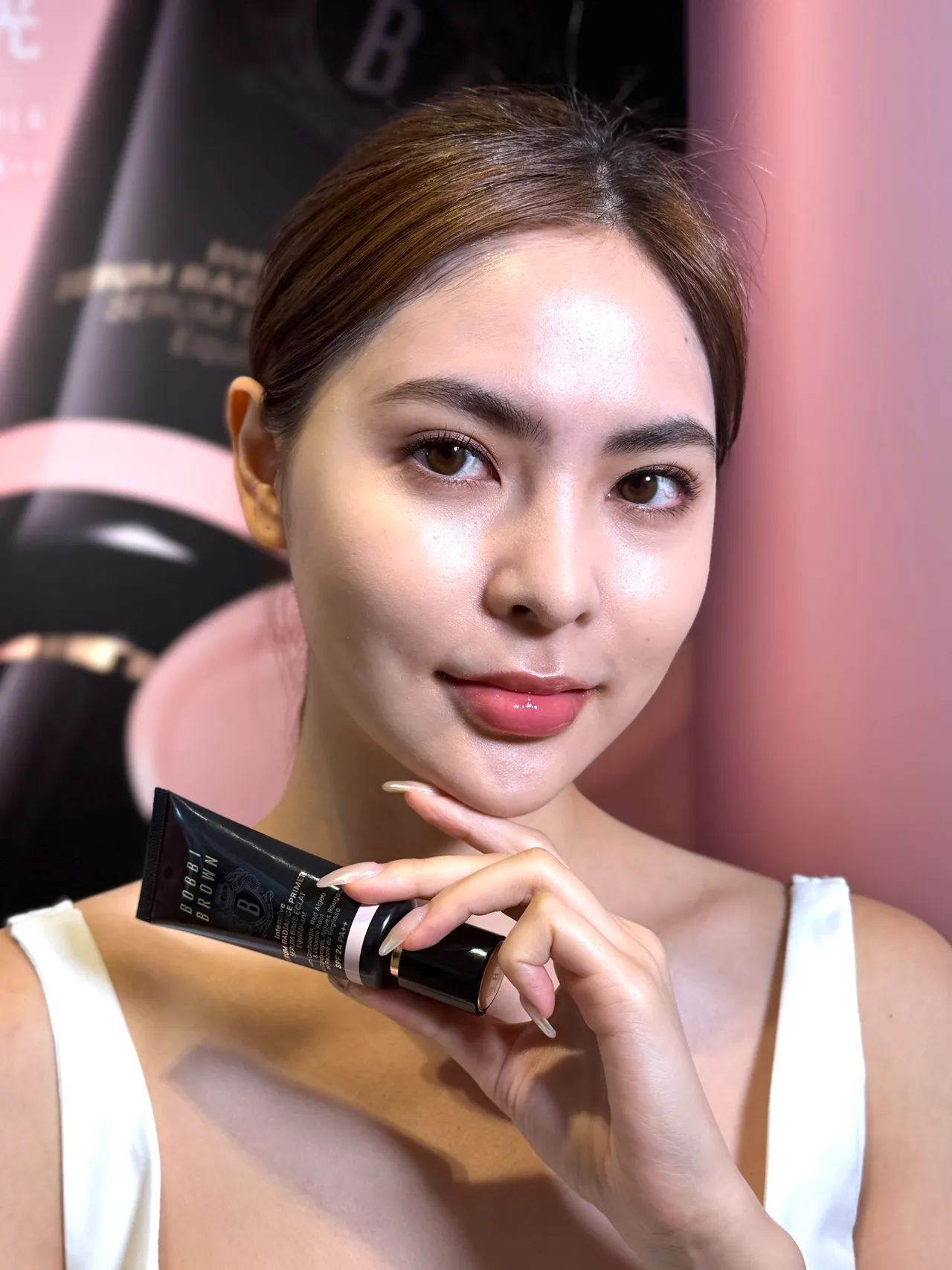 BOBBI BROWN冬虫夏草精华亮肤持妆乳玫瑰粉色,40ml/2150元。张家玲摄