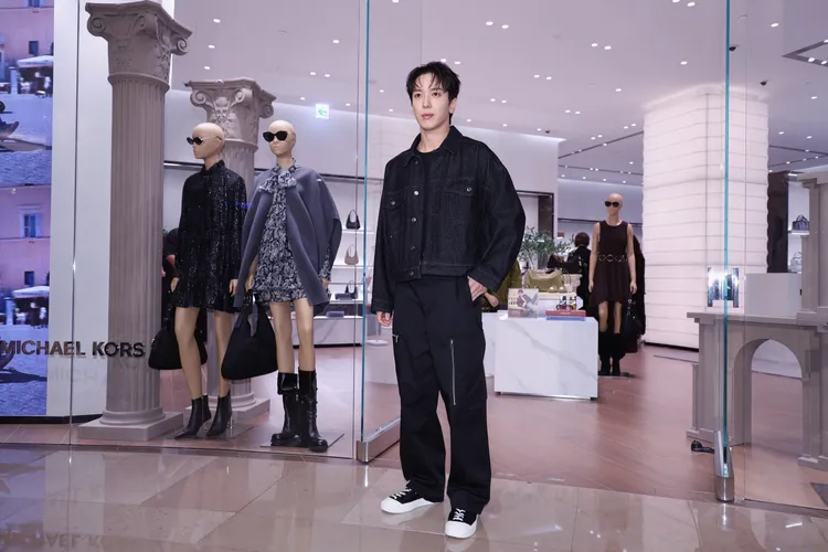 鄭容和以全黑造型現身台北101。彭欣偉攝